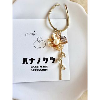 ハンドメイド　パンジー咲くイヤーカフ(イヤリング)