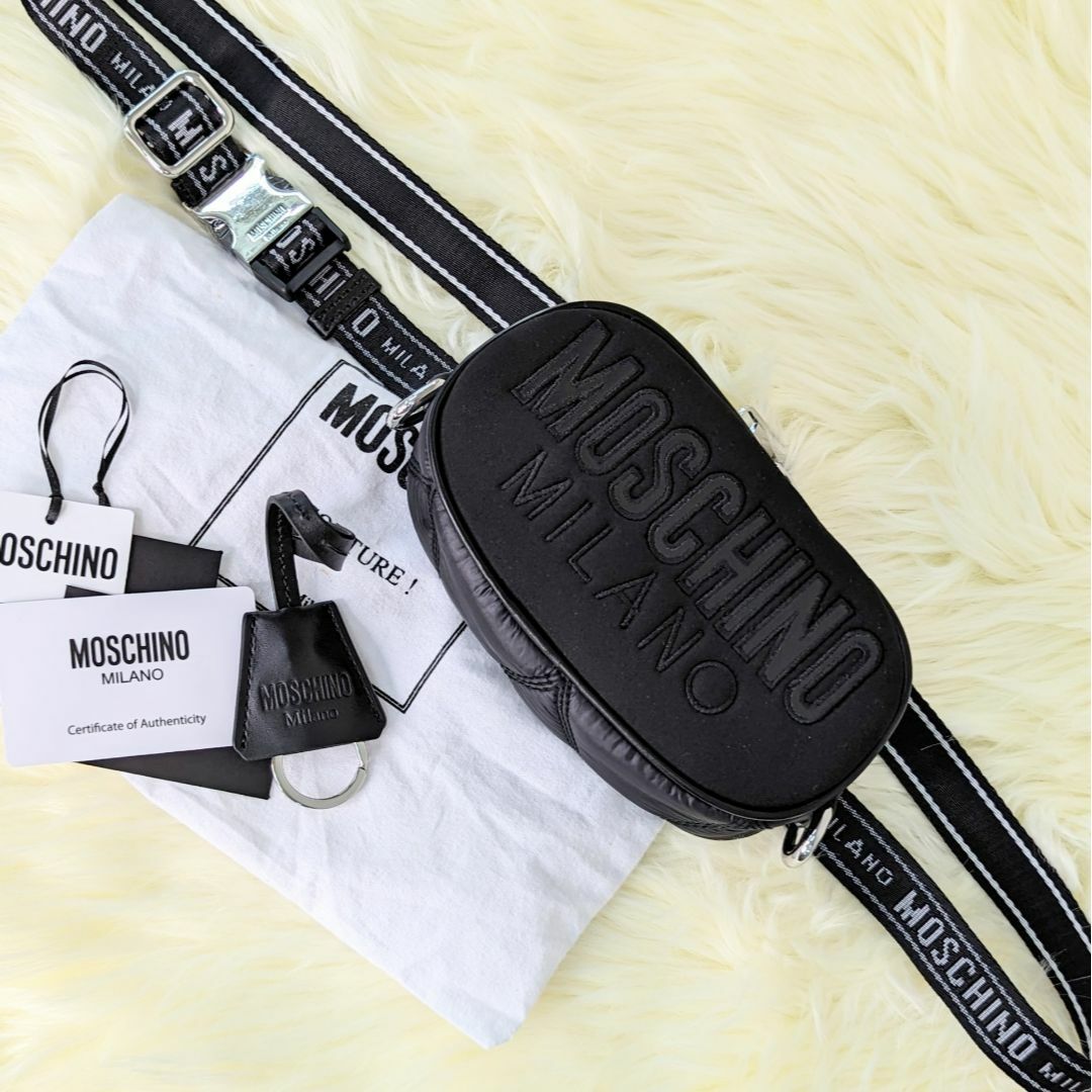 MOSCHINO(モスキーノ)のモスキーノ ボディバッグ ナイロン レザー ブラック 黒 ロゴ MOSCHINO レディースのバッグ(ボディバッグ/ウエストポーチ)の商品写真