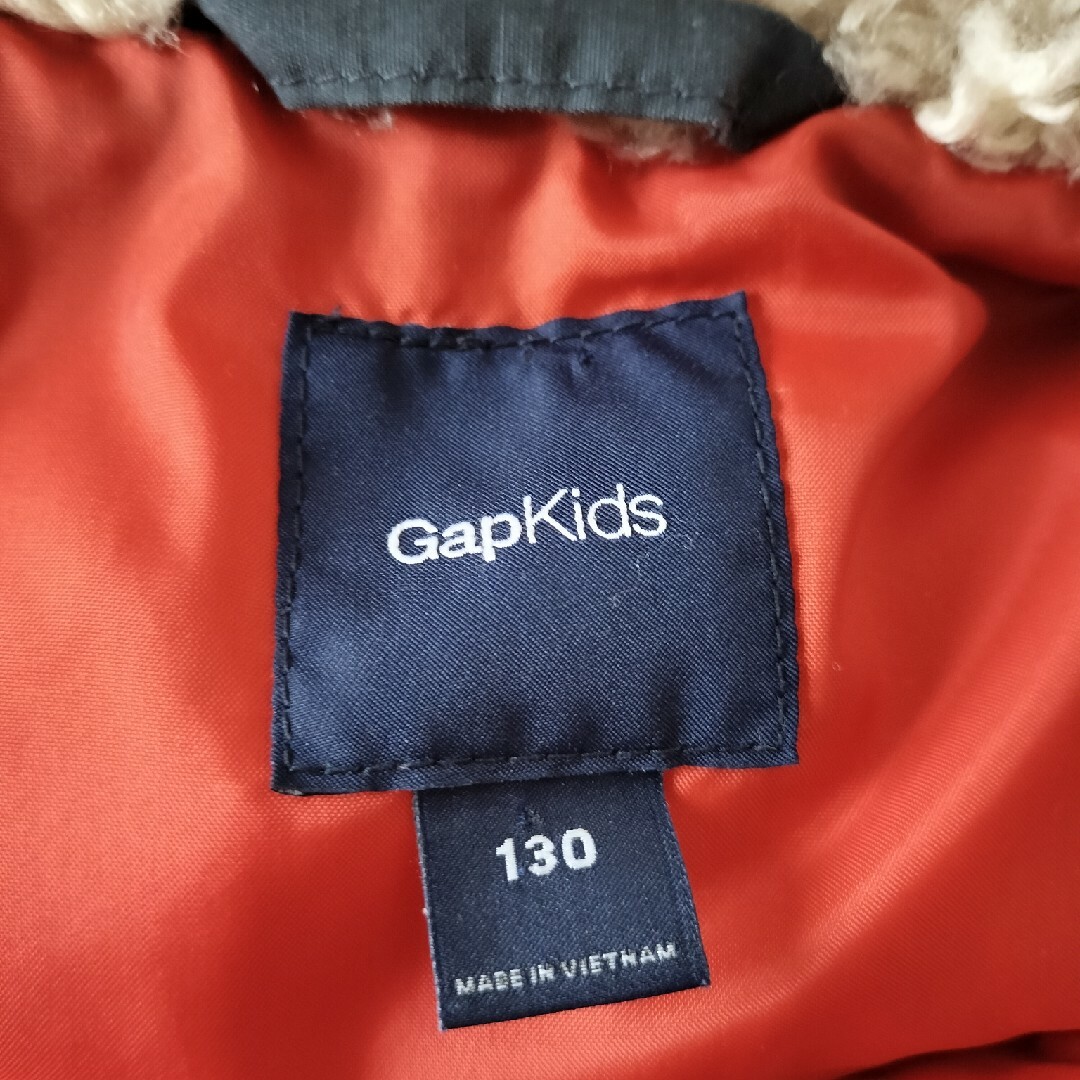 GAP Kids(ギャップキッズ)のGapkids 中綿ベスト 130 キッズ/ベビー/マタニティのキッズ服男の子用(90cm~)(ジャケット/上着)の商品写真