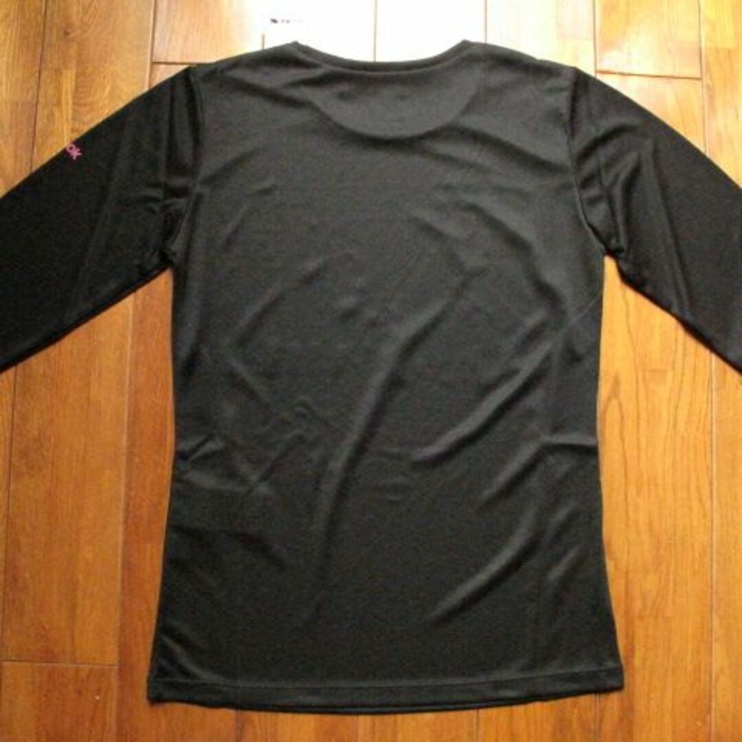 Reebok(リーボック)の新品　Reebok　長袖Ｔシャツ　Mサイズ レディースのトップス(Tシャツ(長袖/七分))の商品写真