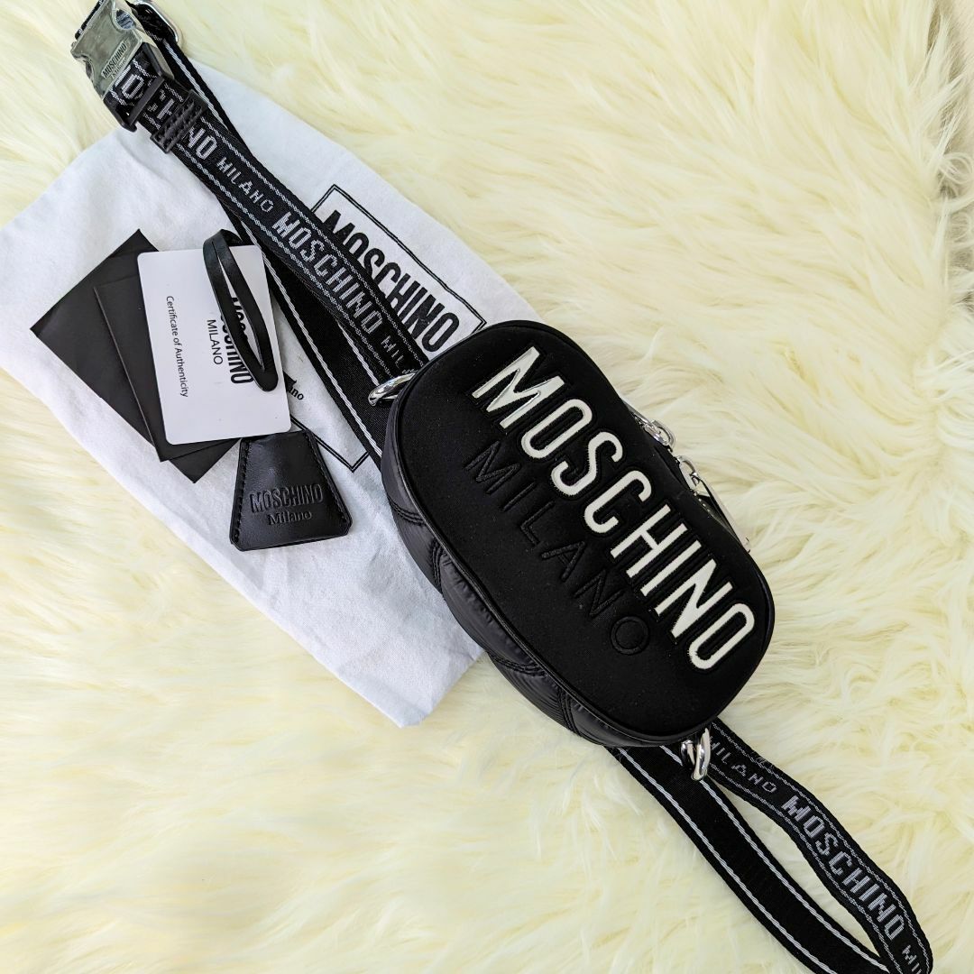 MOSCHINO(モスキーノ)のモスキーノ ボディバッグ ナイロン レザー ブラック 黒 ロゴ MOSCHINO レディースのバッグ(ボディバッグ/ウエストポーチ)の商品写真