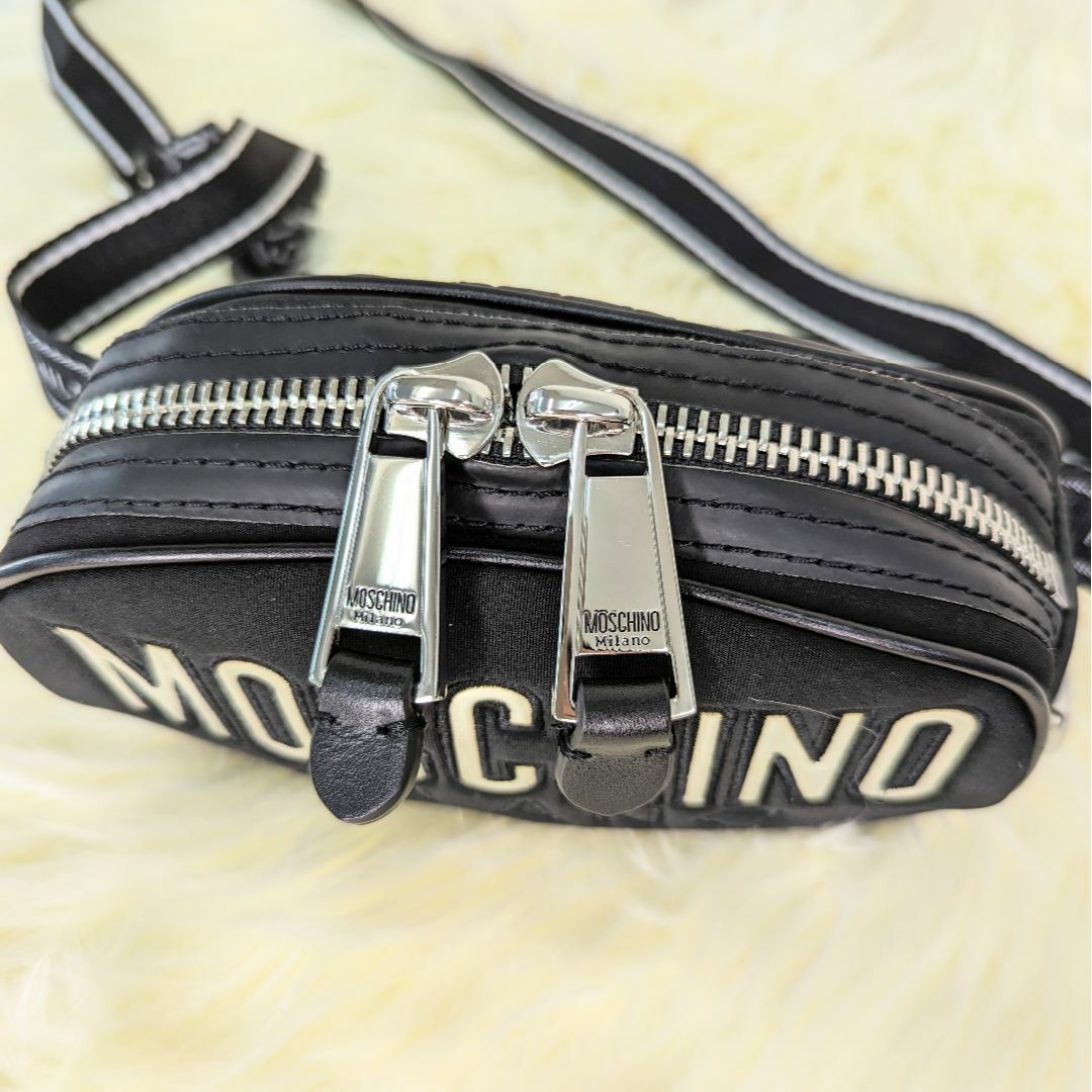 MOSCHINO(モスキーノ)のモスキーノ ボディバッグ ナイロン レザー ブラック 黒 ロゴ MOSCHINO レディースのバッグ(ボディバッグ/ウエストポーチ)の商品写真