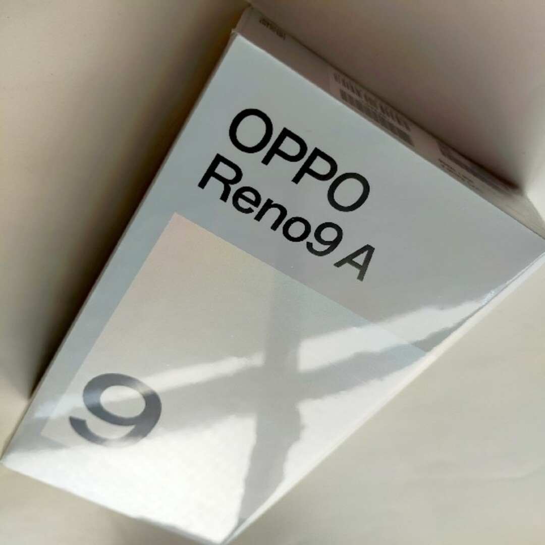 OPPO(オッポ)の新品未開封品★オッポ OPPO Reno9A ムーンホワイト スマホ本体送料無料 スマホ/家電/カメラのスマートフォン/携帯電話(スマートフォン本体)の商品写真