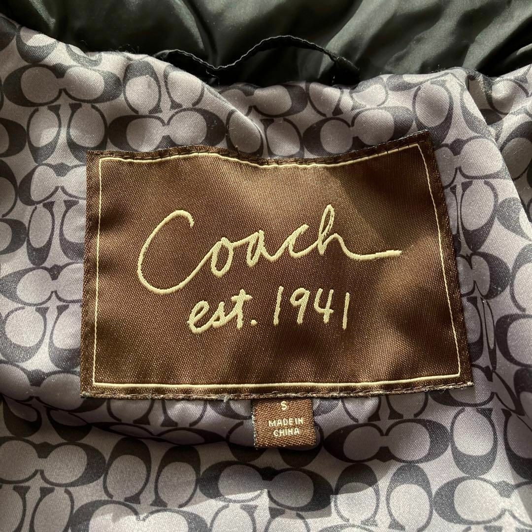 COACH(コーチ)の美品　コーチ　ダウンコート　裏地総柄　シグネチャー　ナイロン レディースのジャケット/アウター(ダウンコート)の商品写真