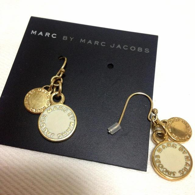 MARC BY MARC JACOBS(マークバイマークジェイコブス)のMARC by ♡ピアス レディースのアクセサリー(ピアス)の商品写真