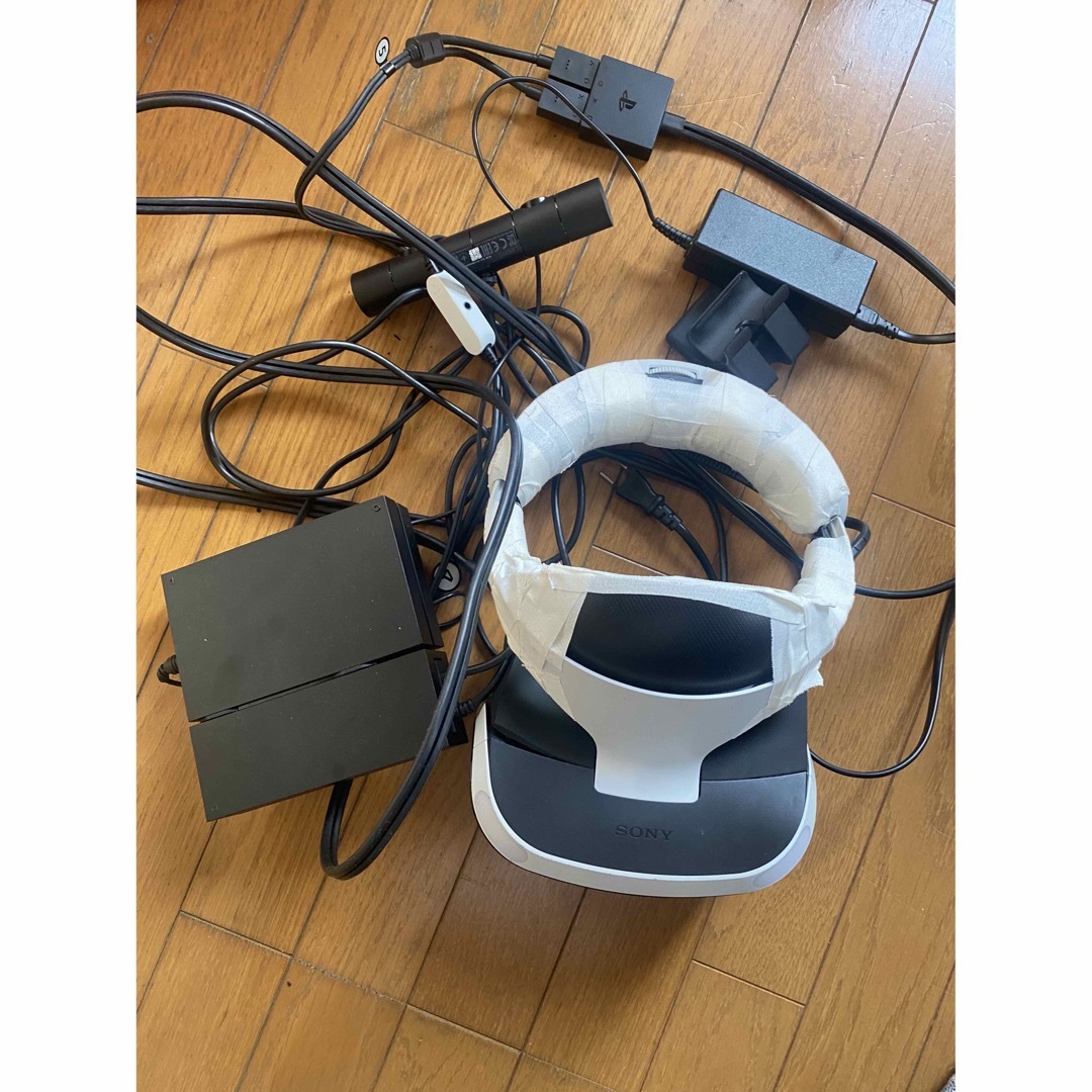 PlayStation(プレイステーション)のPSVR PlayStation Camera同梱版 エンタメ/ホビーのゲームソフト/ゲーム機本体(家庭用ゲーム機本体)の商品写真