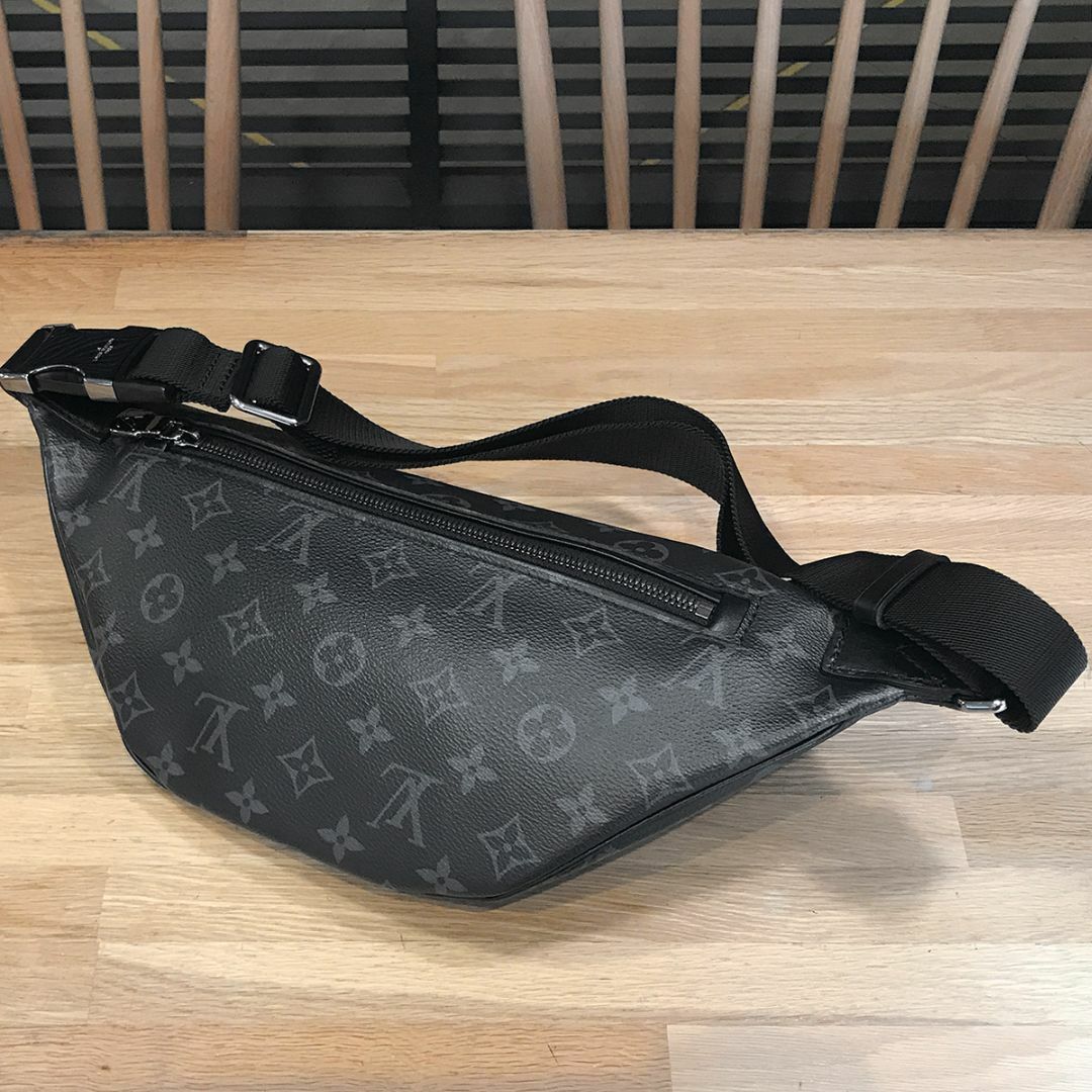 LOUIS VUITTON(ルイヴィトン)の新品未使用 ルイヴィトン 現行 エクリプス ディスカバリー バムバッグPM メンズのバッグ(ボディーバッグ)の商品写真