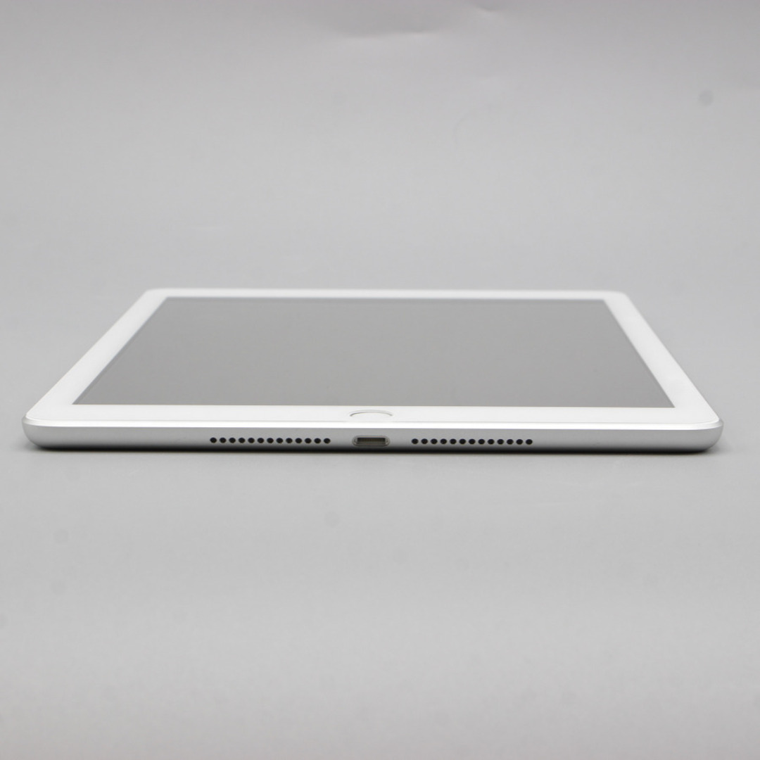 Apple iPad 第5世代 Wi-Fi 32GB MP2G2J/A シルバー タブレット アイパッド アップル 本体なし