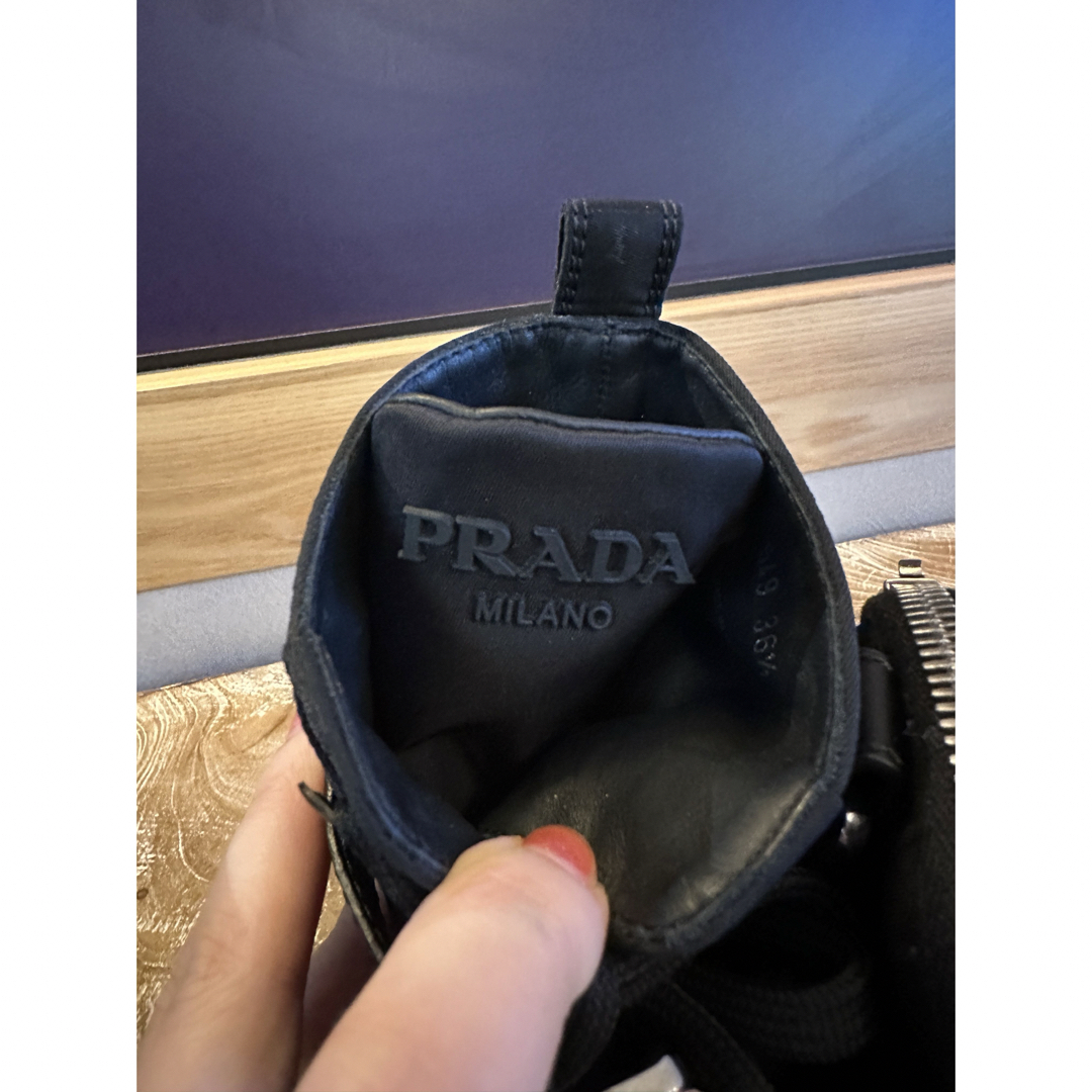 PRADA(プラダ)の極美品　36.5　プラダ　PRADA　モノリス コンバットブーツ  黒　ブラック レディースの靴/シューズ(ブーツ)の商品写真