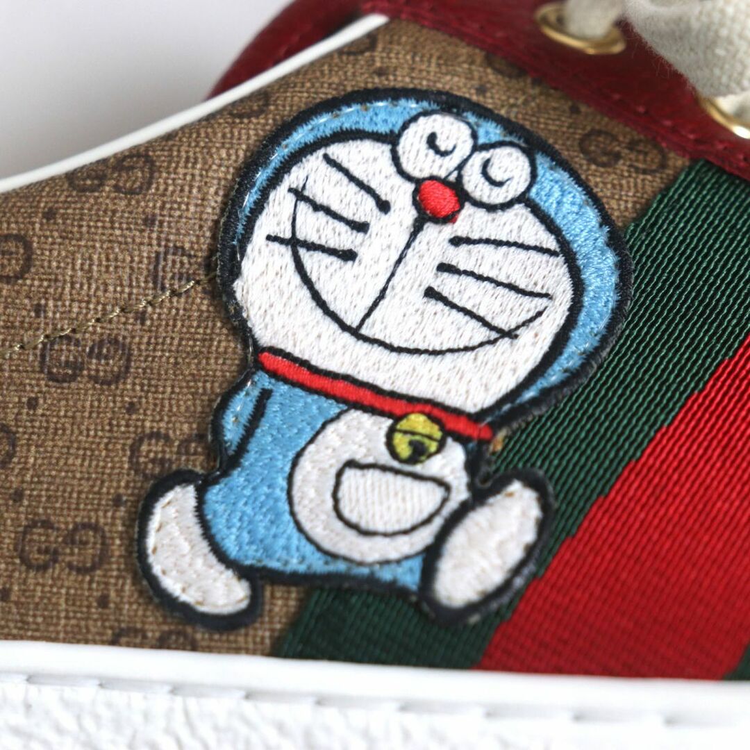 Gucci(グッチ)の美品▼GUCCI グッチ×ドラえもん 655021 GGシュプリーム ウェブ/シェリーライン レザー使い ローカット スニーカー ブラウン メンズ 伊製 メンズの靴/シューズ(スニーカー)の商品写真