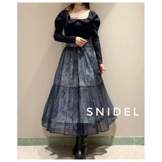 新品タグ付き SNIDEL プリーツシフォンレイヤードプリントスカート ネイビー