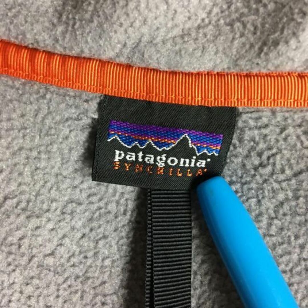 patagonia(パタゴニア)の【入手困難】パタゴニア☆シンチラロゴ入りフリース　薄手　グレー　738 キッズ/ベビー/マタニティのキッズ服男の子用(90cm~)(ジャケット/上着)の商品写真