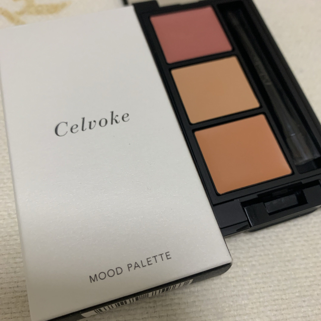 Celvoke(セルヴォーク)の最終価格　Celvoke セルヴォーク ムードパレット01 未使用 コスメ/美容のベースメイク/化粧品(フェイスカラー)の商品写真