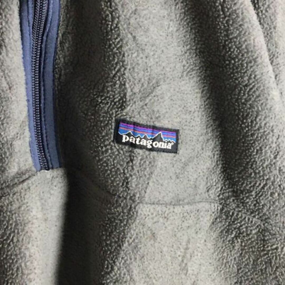 patagonia(パタゴニア)の【入手困難】パタゴニア☆ロゴ入りハーフジップフリース　薄手　グレー　787 メンズのジャケット/アウター(ブルゾン)の商品写真