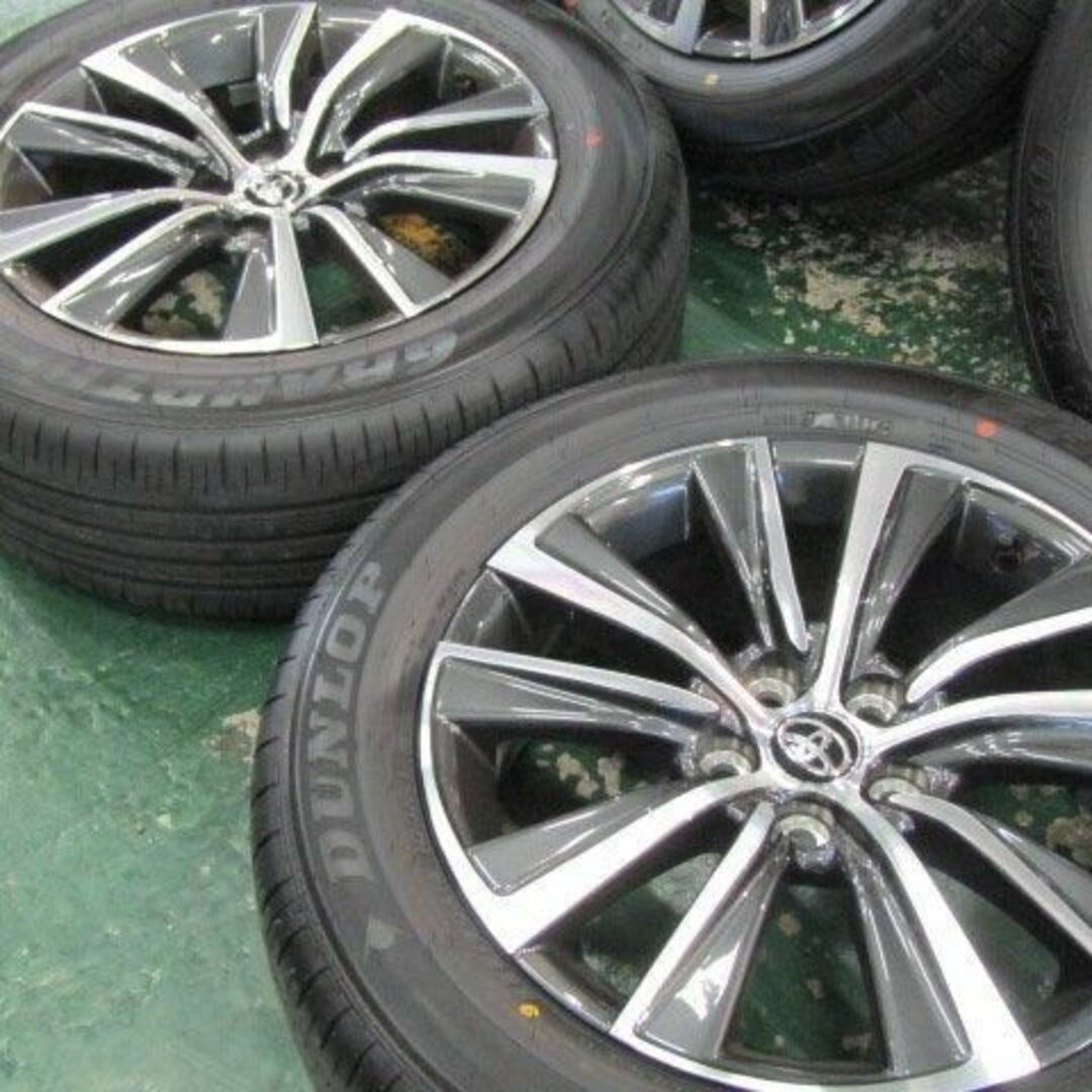 トヨタ(トヨタ)の【冬のお得品】トヨタ　80系　ハリアー　Gハイブリット純正　225/60R18 自動車/バイクの自動車(タイヤ・ホイールセット)の商品写真