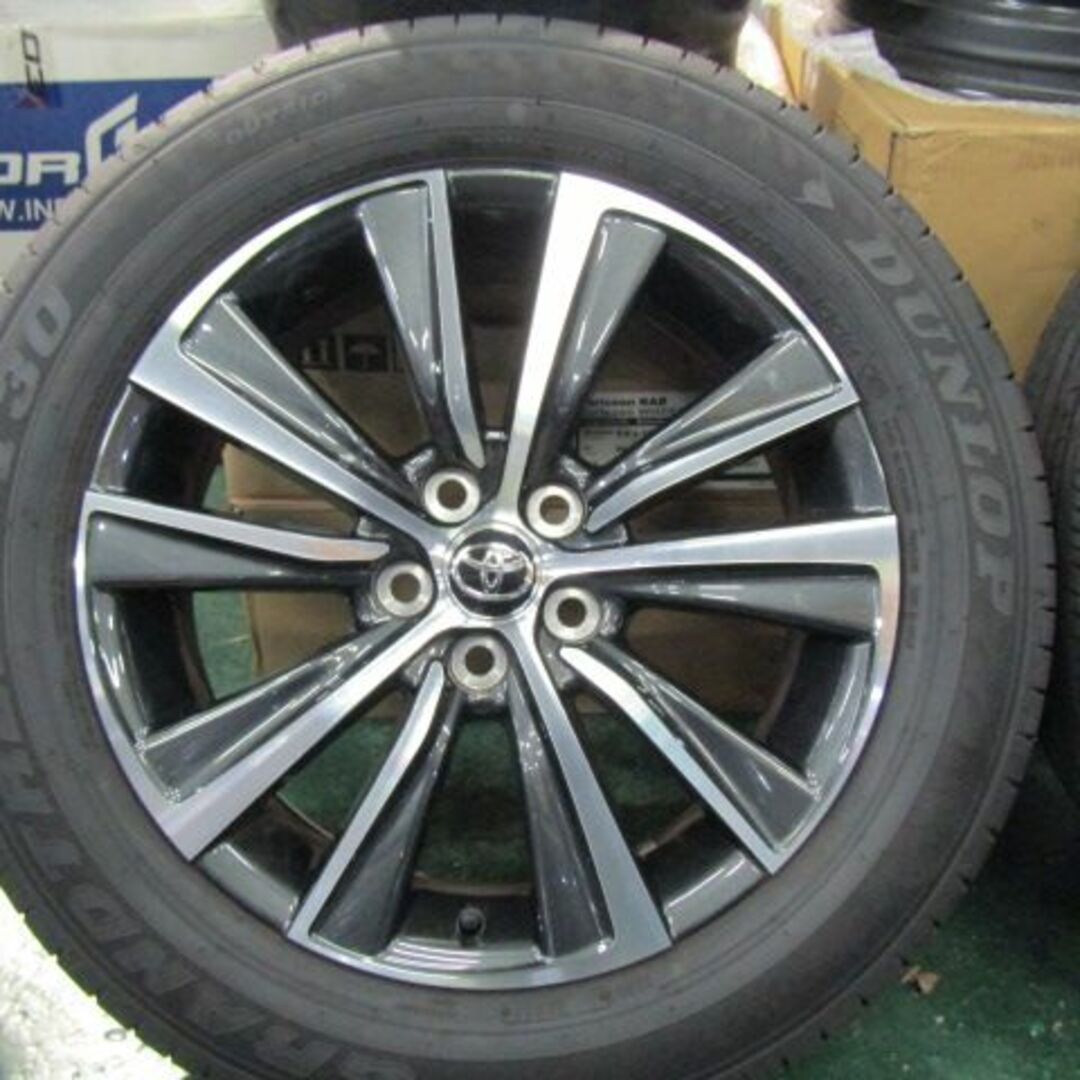 トヨタ(トヨタ)の【冬のお得品】トヨタ　80系　ハリアー　Gハイブリット純正　225/60R18 自動車/バイクの自動車(タイヤ・ホイールセット)の商品写真