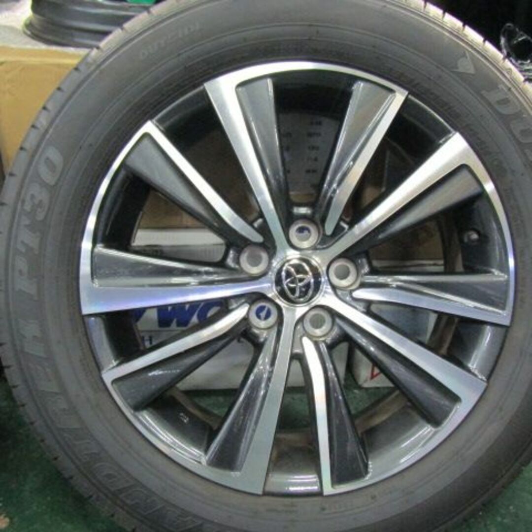 トヨタ(トヨタ)の【冬のお得品】トヨタ　80系　ハリアー　Gハイブリット純正　225/60R18 自動車/バイクの自動車(タイヤ・ホイールセット)の商品写真