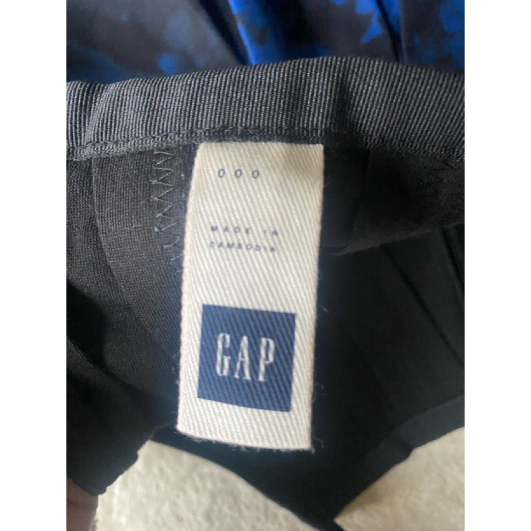 GAP(ギャップ)のGAP●AラインふんわりフレアースカートXXS●青×黒花柄●膝上丈細身ゴシック レディースのスカート(ひざ丈スカート)の商品写真