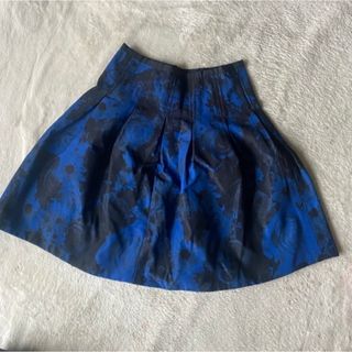 ギャップ(GAP)のGAP●AラインふんわりフレアースカートXXS●青×黒花柄●膝上丈細身ゴシック(ひざ丈スカート)