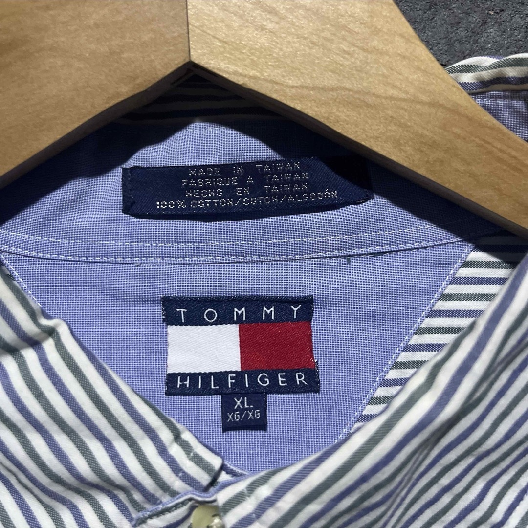 TOMMY HILFIGER(トミーヒルフィガー)のダメージ有　90sヴィンテージ　トミーヒルフィガー　ストライプシャツ メンズのトップス(シャツ)の商品写真