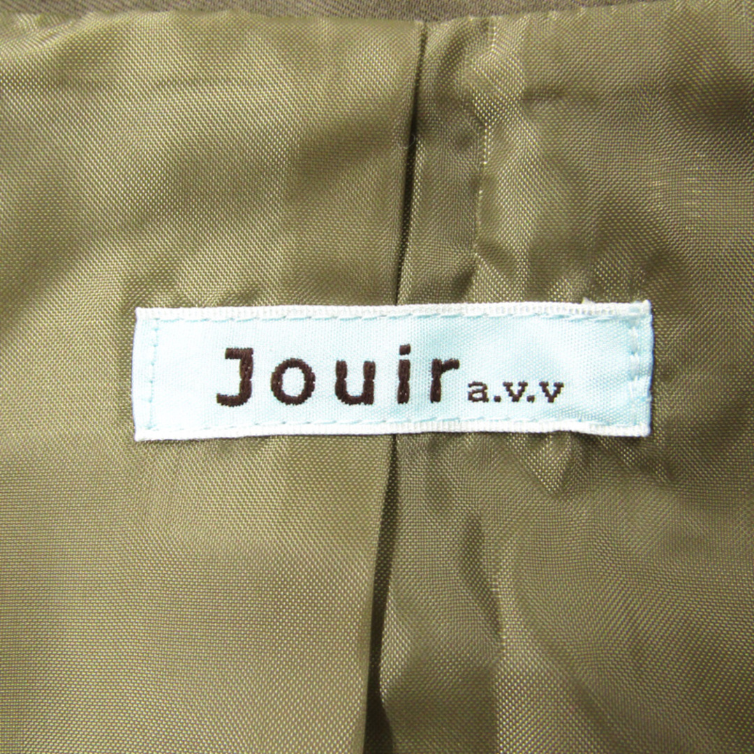 a.v.v(アーヴェヴェ)のアーヴェーヴェー テーラードジャケット 裾フリル a.v.v. jouir レディース 40サイズ カーキ a.v.v レディースのジャケット/アウター(テーラードジャケット)の商品写真