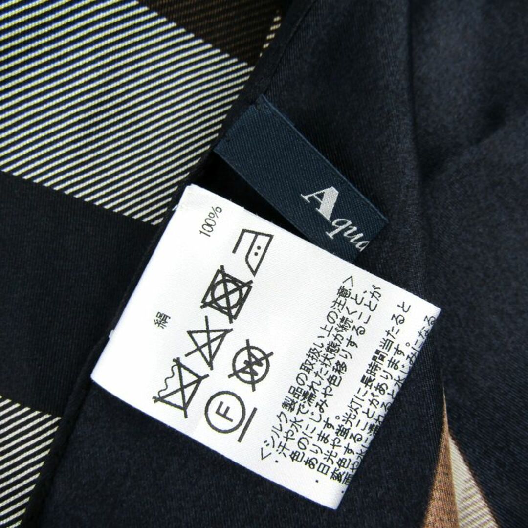 AQUA SCUTUM(アクアスキュータム)のアクアスキュータム 大判スカーフ  チェック柄 シルク 正方形 日本製 ブランド 小物 レディース ブラック Aquascutum レディースのファッション小物(バンダナ/スカーフ)の商品写真