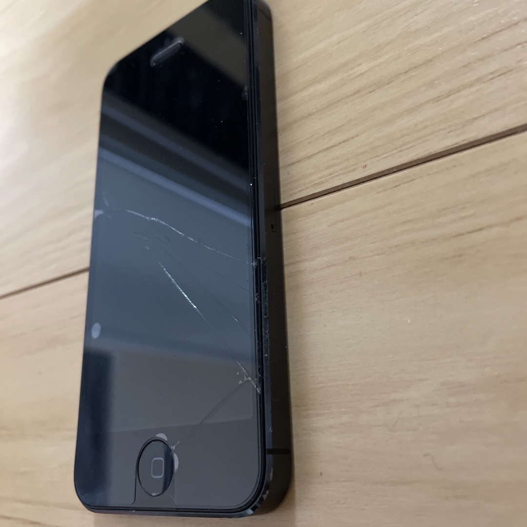 iPhone(アイフォーン)のiPhone5  ブラック スマホ/家電/カメラのスマートフォン/携帯電話(スマートフォン本体)の商品写真