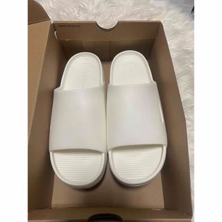 ナイキ(NIKE)のNIKE CALM SLIDE   ナイキ　27cmホワイト(サンダル)