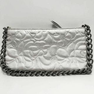 シャネル(CHANEL)の美品✨シャネル　カメリア　チェーン　ハンドバッグ　ポーチ　シルバー　レザー(ハンドバッグ)