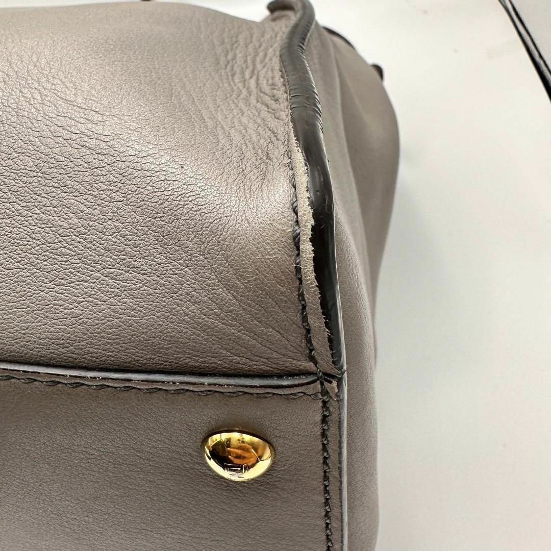 FENDI(フェンディ)の極美品✨フェンディ　ピーカブー　2way グレージュ　肩掛け　レザー レディースのバッグ(トートバッグ)の商品写真