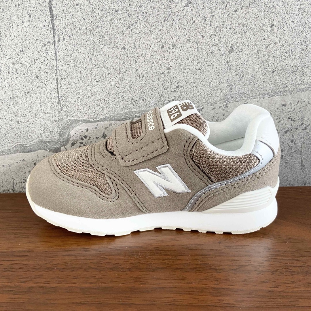 New Balance(ニューバランス)の【新品】15.5センチ モカ ニューバランス スニーカー キッズ キッズ/ベビー/マタニティのキッズ靴/シューズ(15cm~)(スニーカー)の商品写真