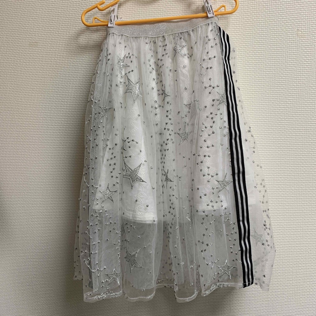 ANNA SUI mini(アナスイミニ)のアナスイミニ　スター刺繍チュールスカート　M キッズ/ベビー/マタニティのキッズ服女の子用(90cm~)(スカート)の商品写真