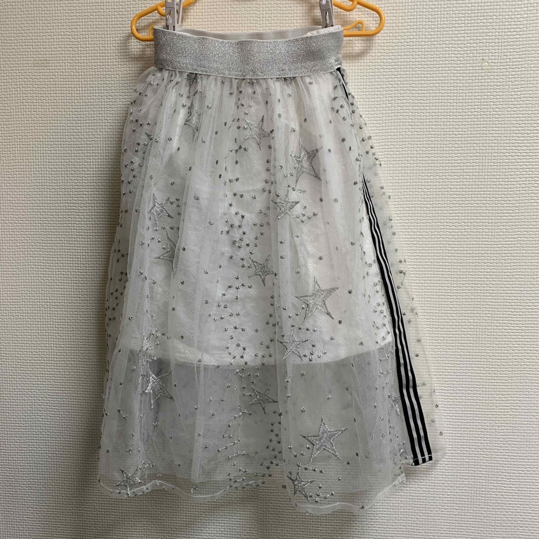 ANNA SUI mini(アナスイミニ)のアナスイミニ　スター刺繍チュールスカート　M キッズ/ベビー/マタニティのキッズ服女の子用(90cm~)(スカート)の商品写真