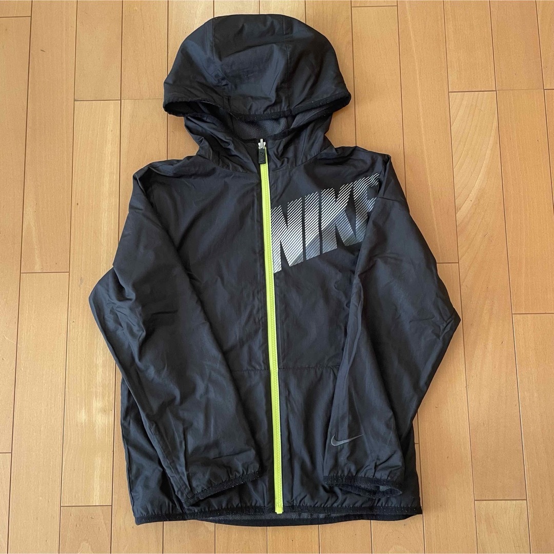 NIKE(ナイキ)のNIKE リバーシブルフードジャケット ブラック 150 キッズ/ベビー/マタニティのキッズ服男の子用(90cm~)(ジャケット/上着)の商品写真