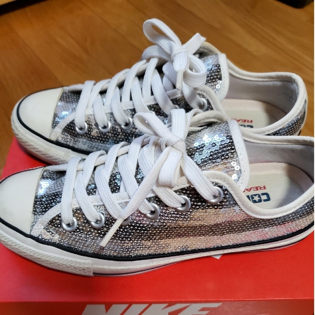 ⭐美品⭐CONVERSEレディーススニーカー23.5cmシルバーチャックテイラー レディースの靴/シューズ(スニーカー)の商品写真