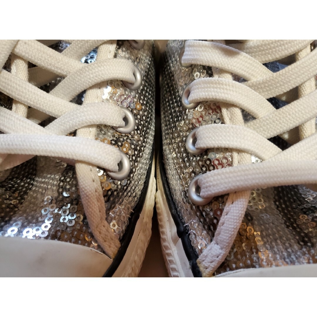 ⭐美品⭐CONVERSEレディーススニーカー23.5cmシルバーチャックテイラー レディースの靴/シューズ(スニーカー)の商品写真