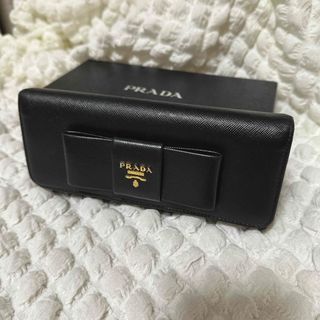 プラダ(PRADA)のPRADA 黒 長財布 財布 りぼん(長財布)