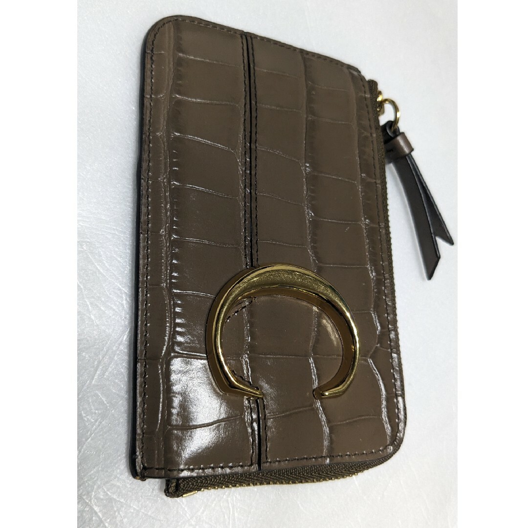 Chloe(クロエ)のクロエ　折財布　ブラウン　本革の型押し レディースのファッション小物(財布)の商品写真