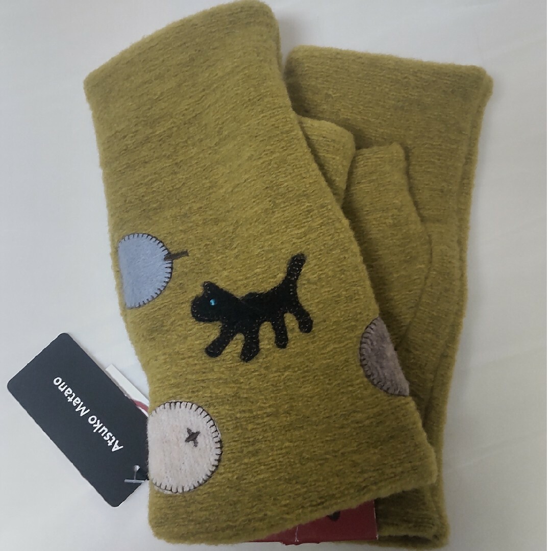Atsuko Matano(アツコマタノ)の🉐Atsuko Matano猫 刺繍手袋 レディースのファッション小物(手袋)の商品写真