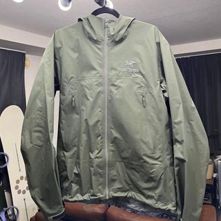 アークテリクス(ARC'TERYX)のarc'teryx beta lt カーキ M(マウンテンパーカー)