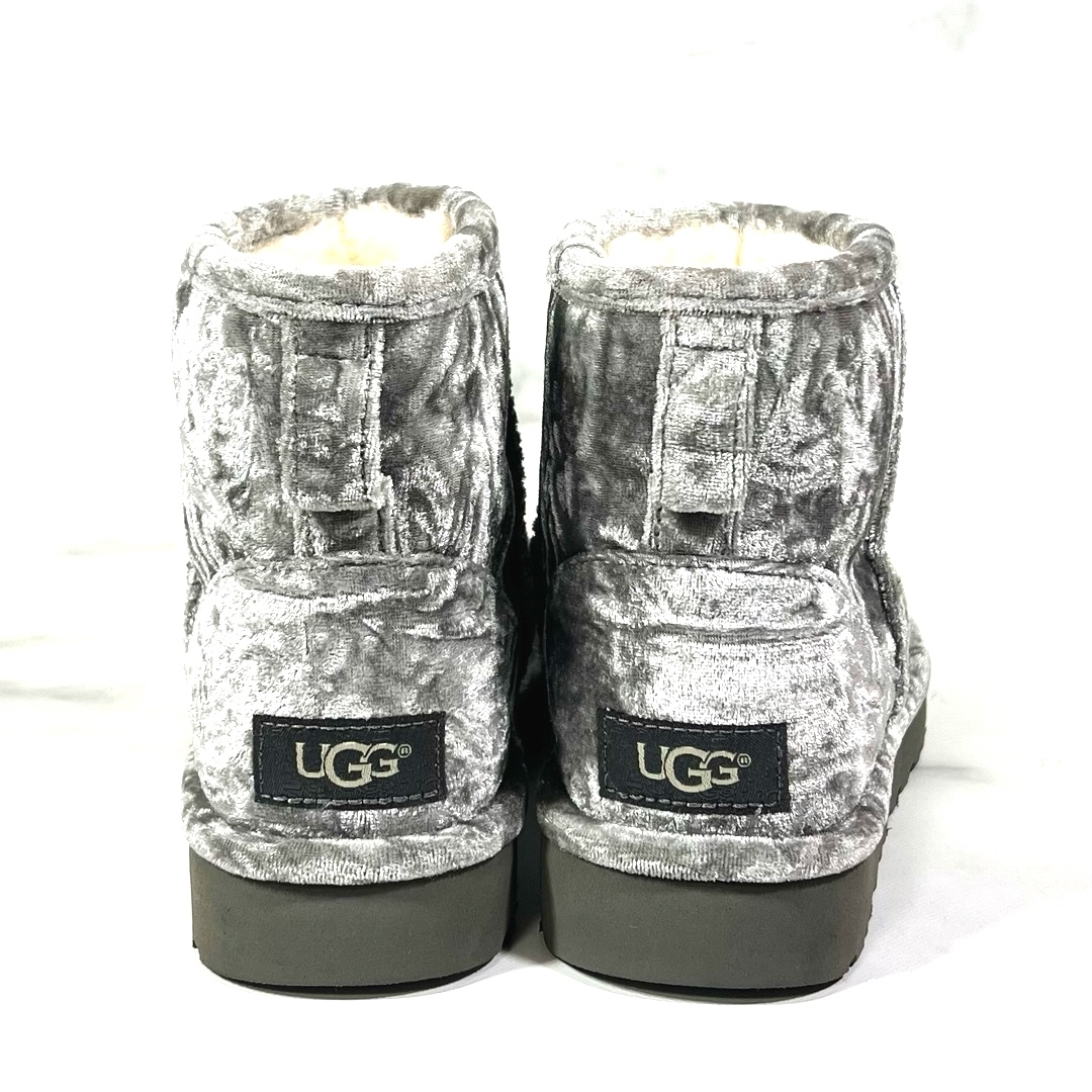 UGG(アグ)の【レア新品未使用】UGG クラシック ミニ ベルベット ブーツ グレー 22.0 レディースの靴/シューズ(ブーツ)の商品写真