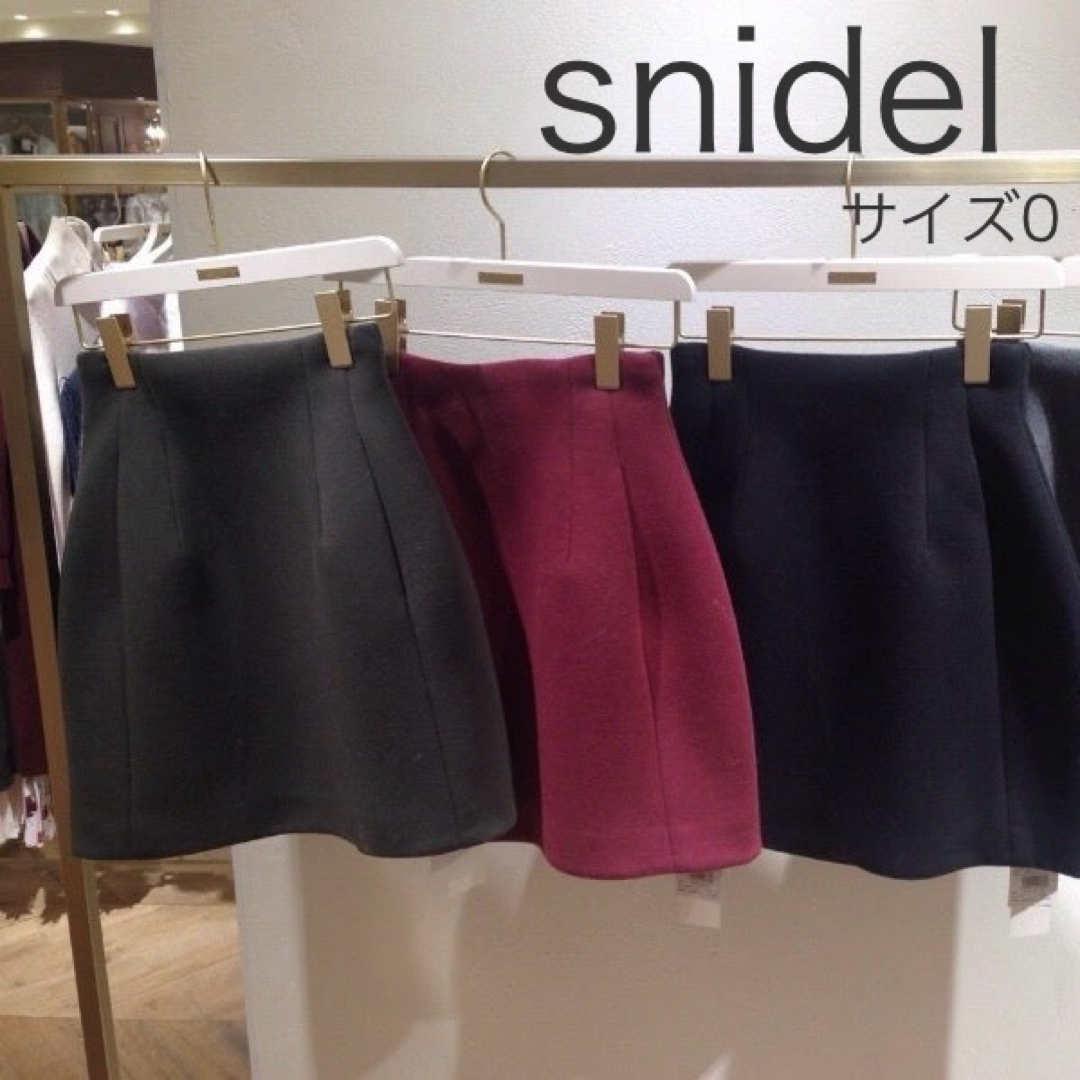 SNIDEL(スナイデル)のsnidel 構築的台形ミニスカート　カーキ　0 レディースのスカート(ミニスカート)の商品写真