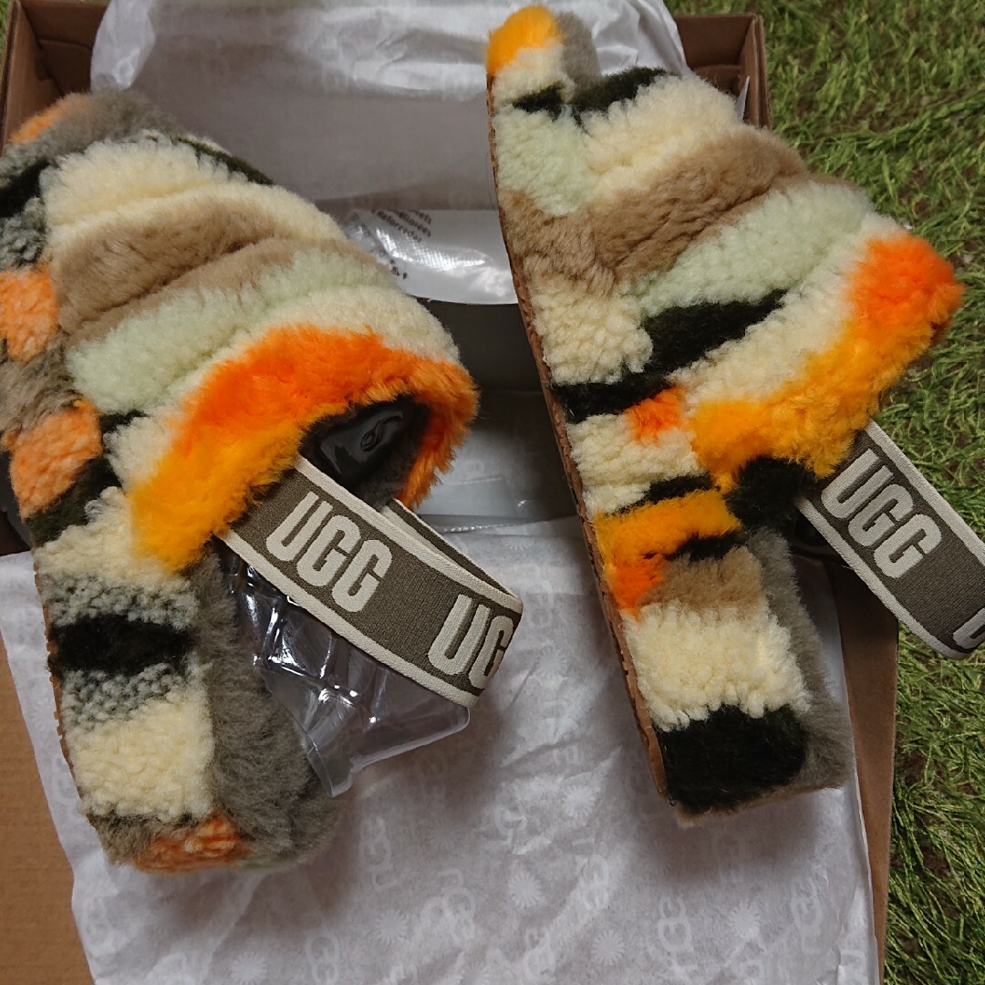 アイテムUGG  フラッフ イヤー スライド カリ コラージュ