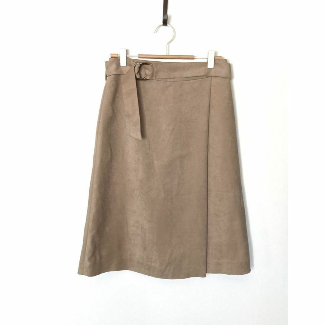 ROPE’(ロペ)のROPE'   ロペ　フェイクスウェード　ラップ　ひざ丈スカート レディースのスカート(ひざ丈スカート)の商品写真