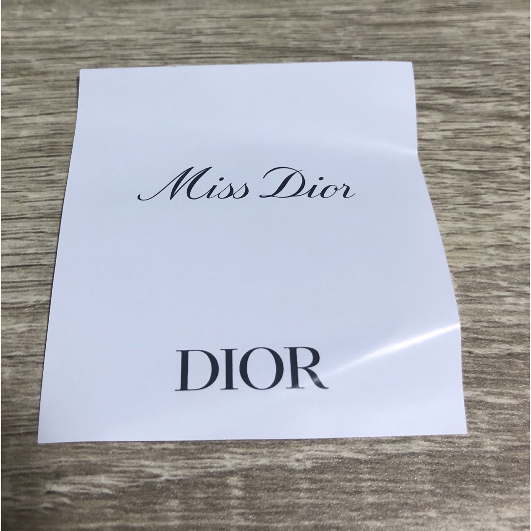 Christian Dior(クリスチャンディオール)のギフトボックス付き　Miss Dior オードパルファム　5ml コスメ/美容の香水(香水(女性用))の商品写真