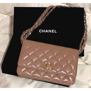 シャネル(CHANEL)の新品未使用　CHANEL チェーンウォレット　シャイニーラムスキン　ベージュ(財布)