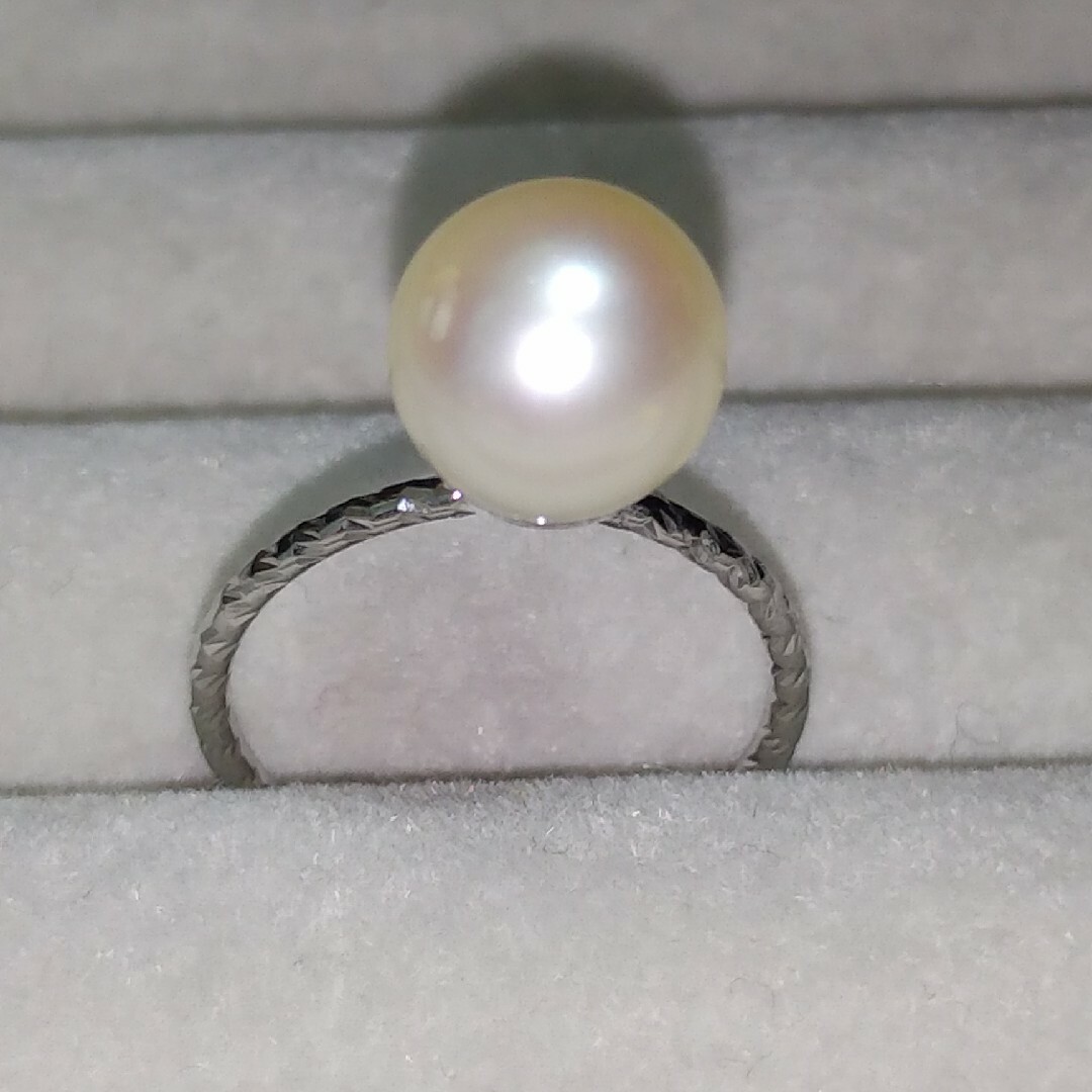 あこや真珠　8.8mm(9mm近いです)　プラチナカラー　♡超絶綺麗　9号くらい ハンドメイドのアクセサリー(リング)の商品写真
