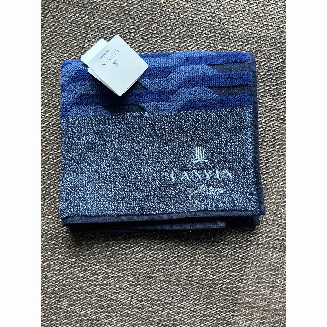 LANVIN(ランバン)の【新品】LANVINタオルハンカチ メンズのファッション小物(ハンカチ/ポケットチーフ)の商品写真