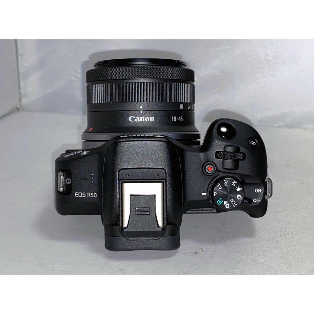 Canon(キヤノン)の【未使用品】Canon EOS R50 18-45mm レンズキット カメラ スマホ/家電/カメラのカメラ(デジタル一眼)の商品写真