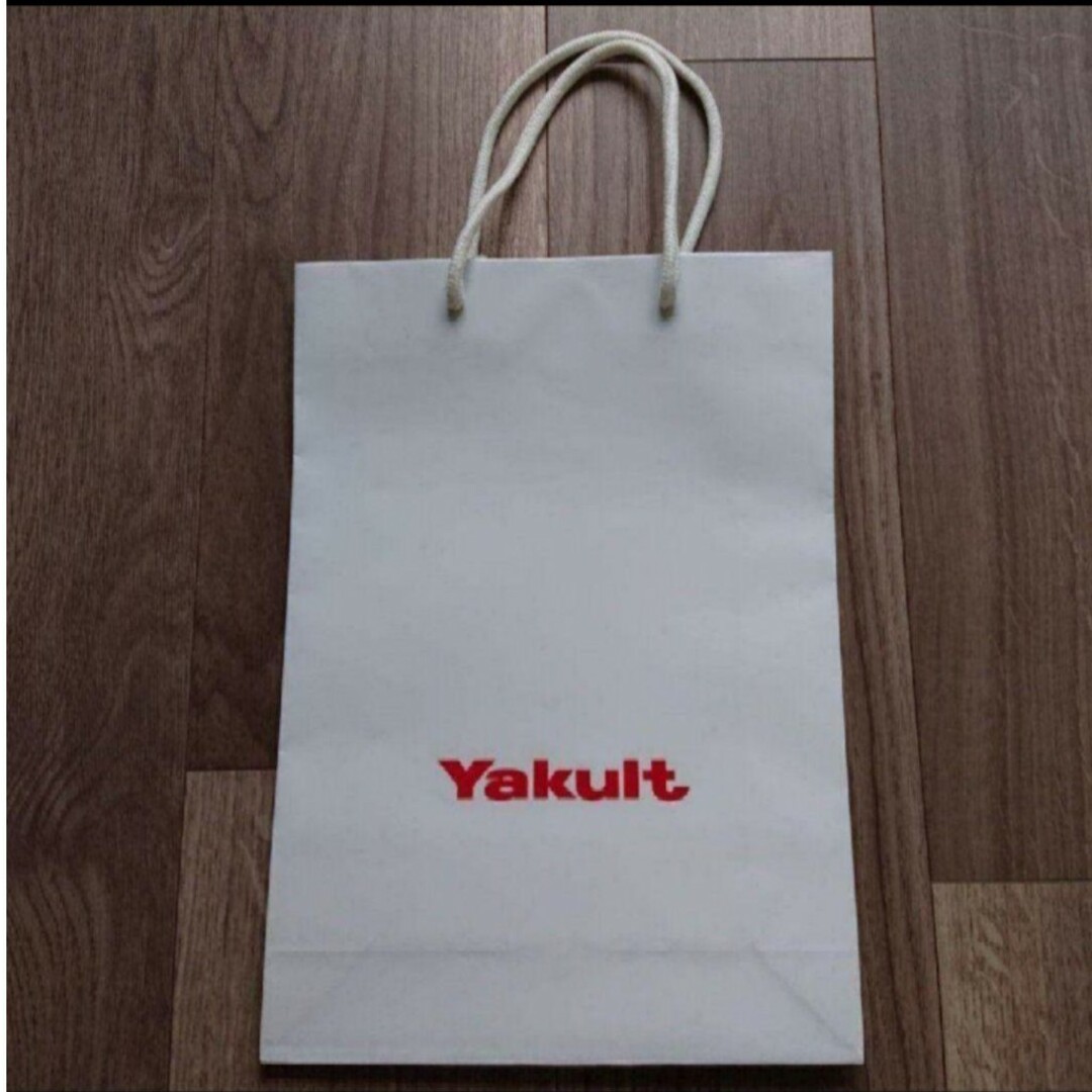 Yakult(ヤクルト)のヤクルト ショップ袋 ショッパー 32×22.5×8cm Yakult レディースのバッグ(ショップ袋)の商品写真